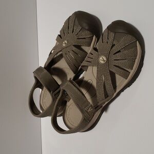 Keen Sandals NWOT